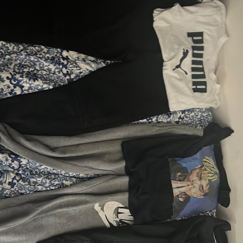 Outfits over 180$ worth nike, NHL, Waimea, Puma, Levi’s, Brooklyn cloth, etc